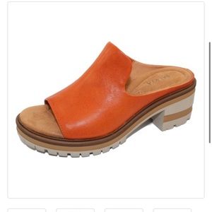 Salvia Harper clogs in Sundial